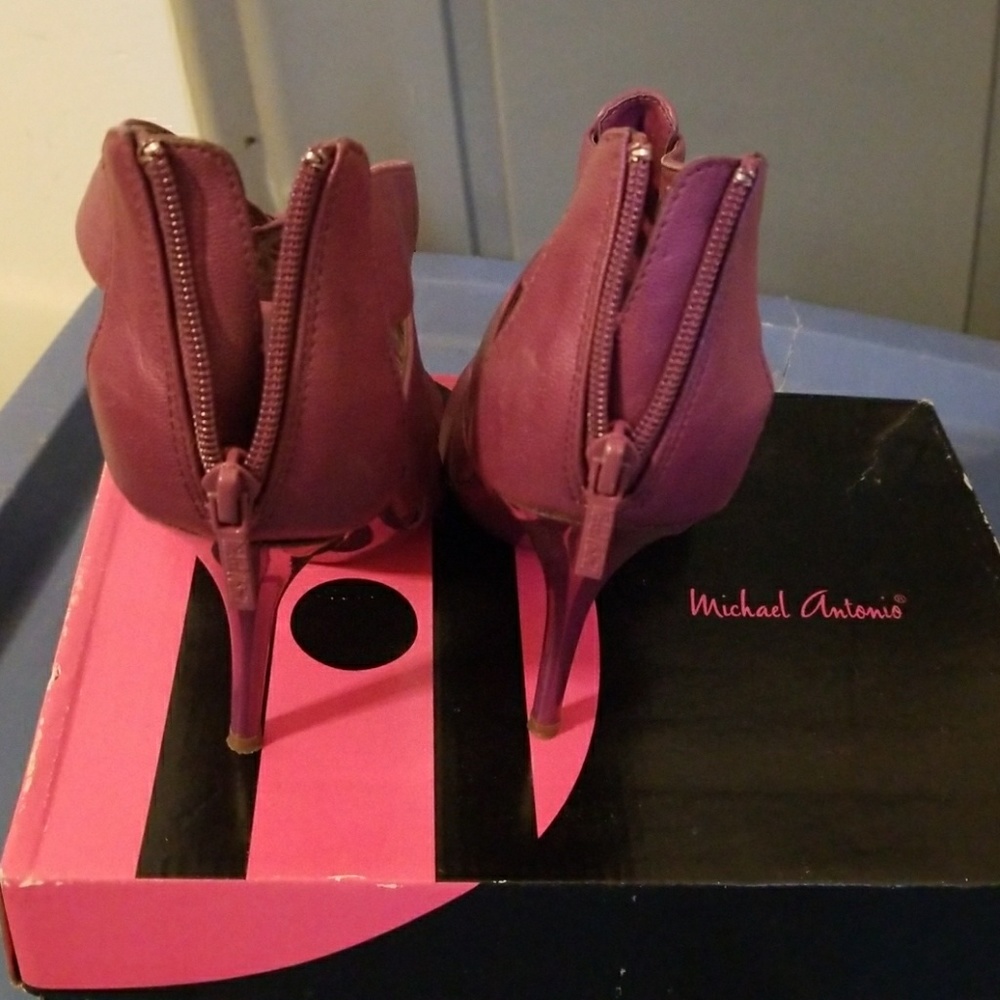 Shoes - Picture 3 of 4